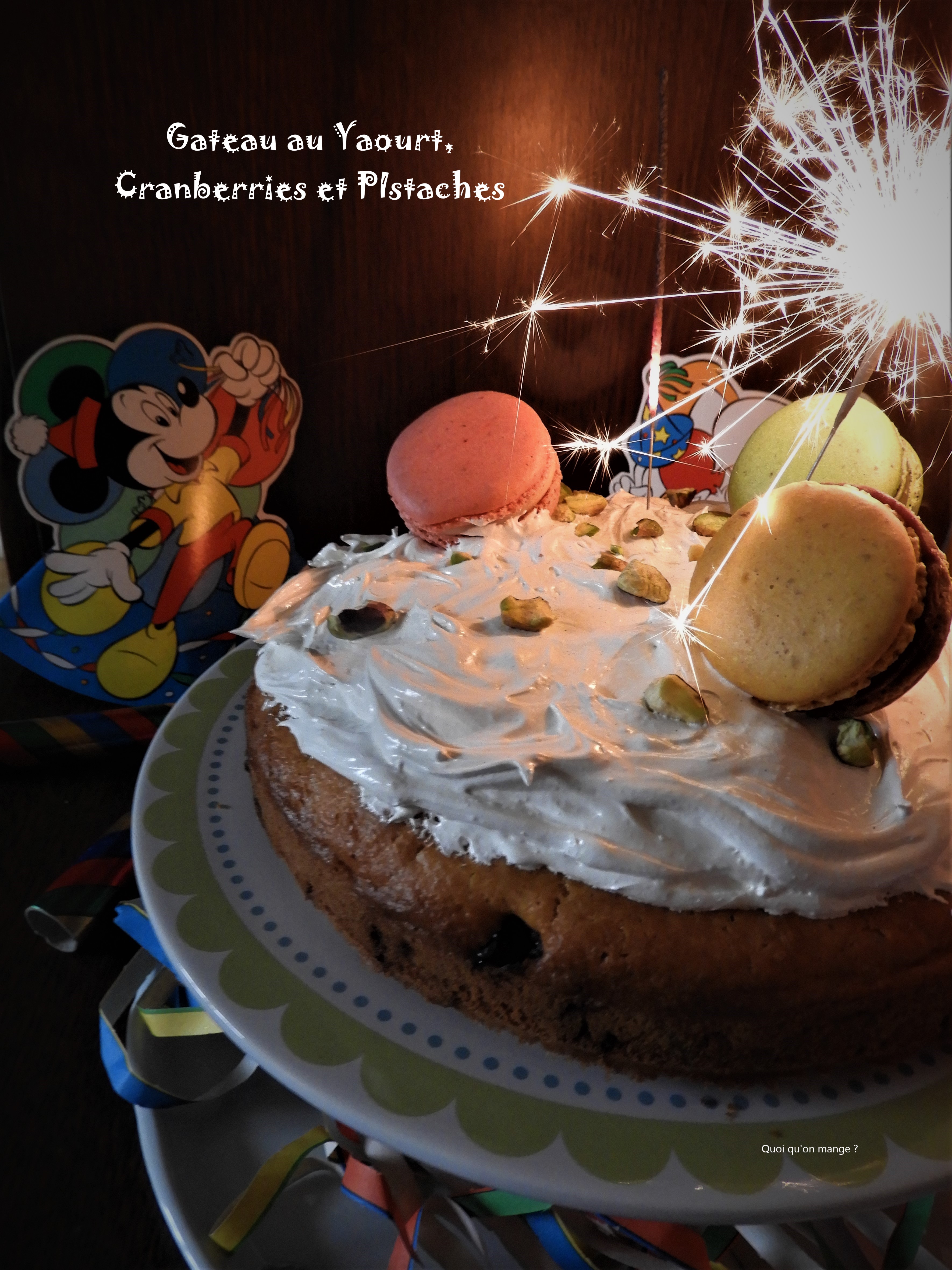 Gâteau au yaourt, cranberries et pistaches