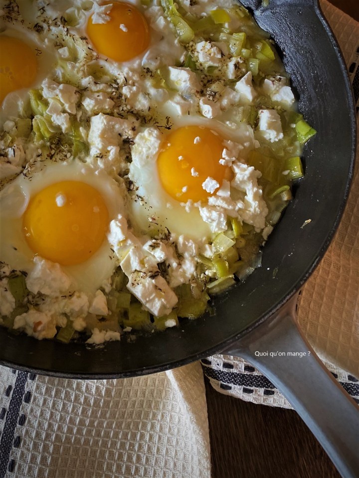 Oeufs braisés aux poireaux et zaatar, d'après une recette de Yotam Ottolenghi