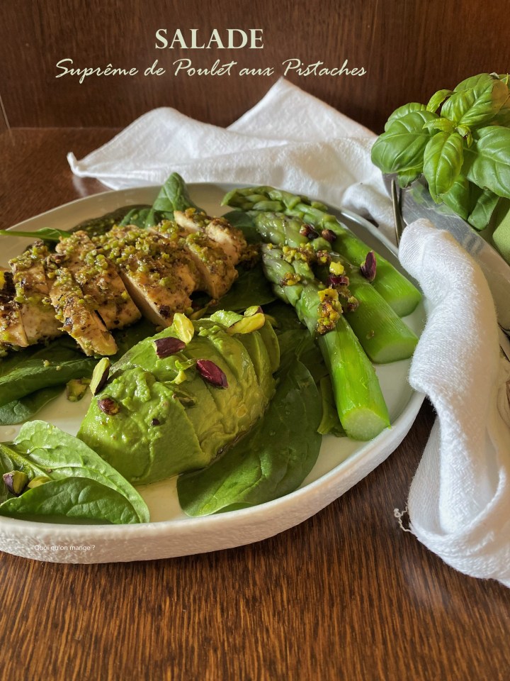 Salade de suprême de poulet aux pistaches