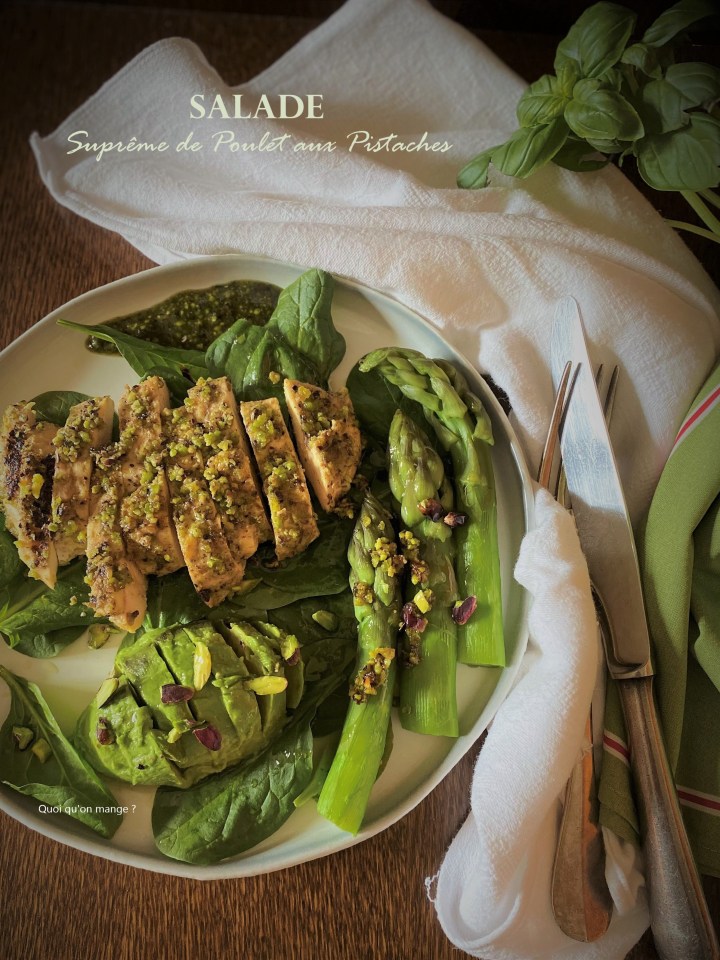 Salade de suprême de poulet aux pistaches