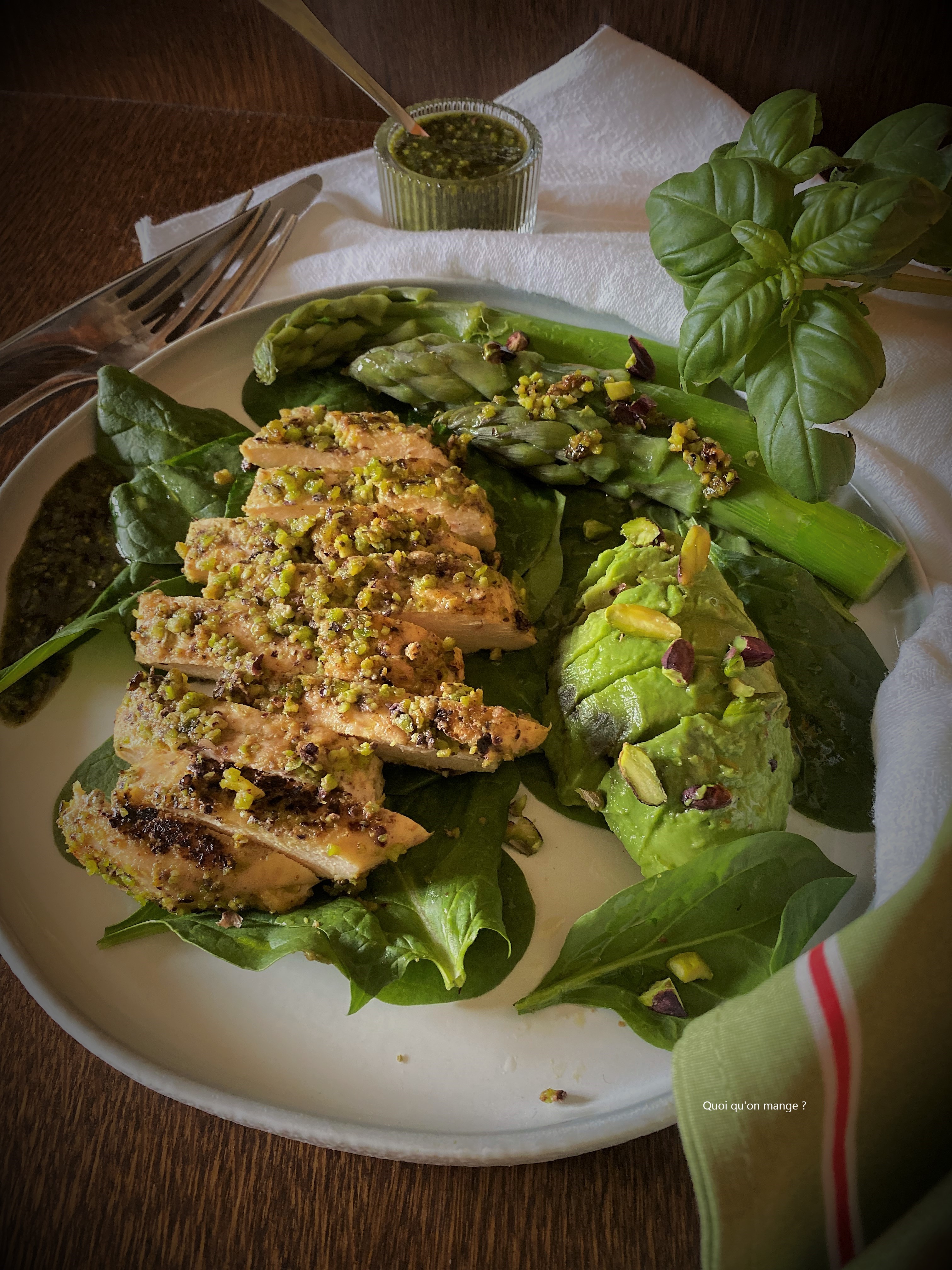 Salade de suprême de poulet aux pistaches