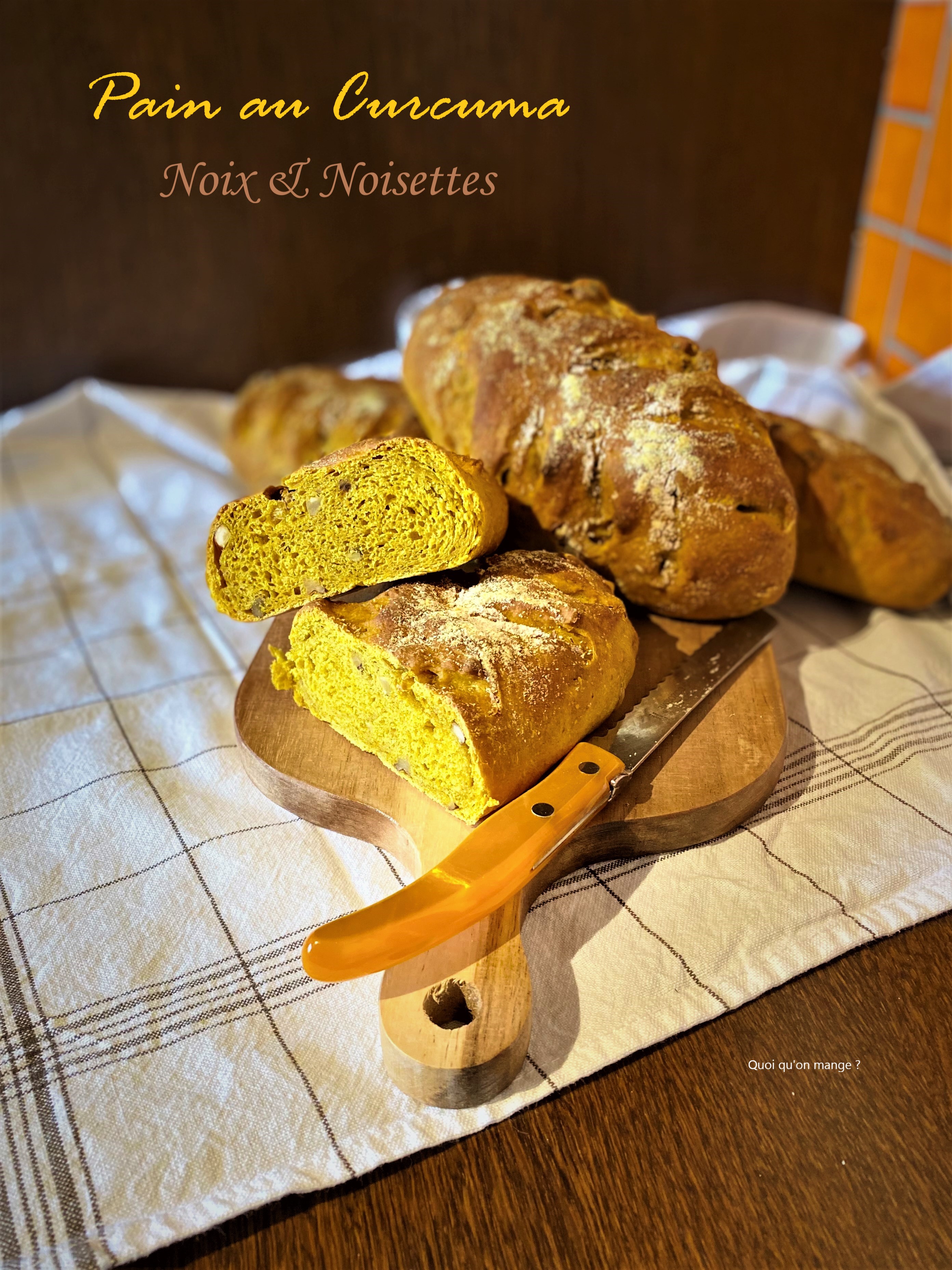 Pain au curcuma, noix et noisettes