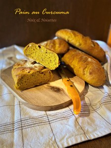 Pain au curcuma, noix et&nbsp;noisettes