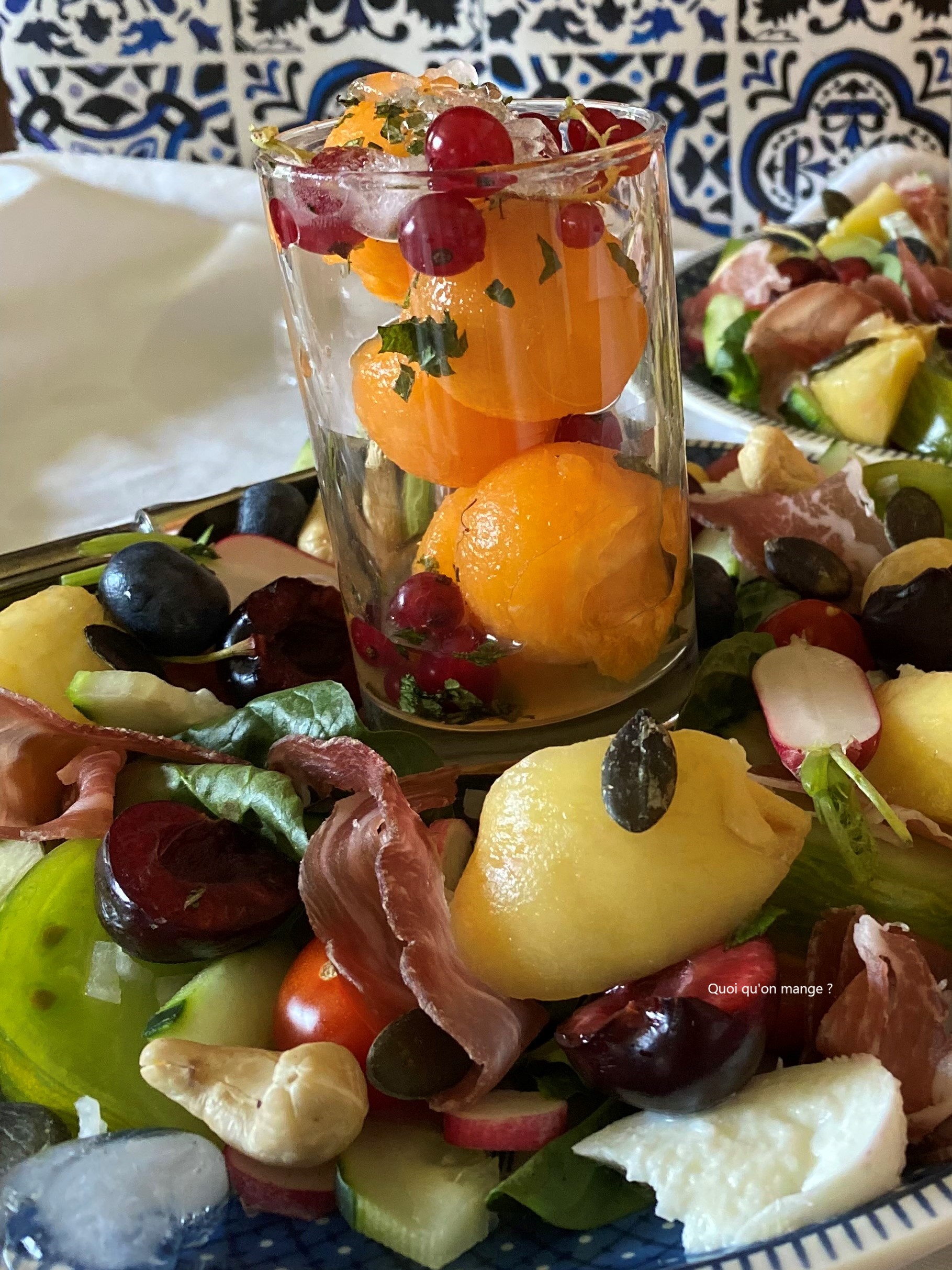 Summer Salad, salade composée joliment colorée pour chaude journée