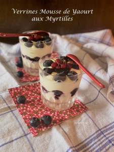 Verrines de Yaourt aux Myrtilles fraîches et en Confiture