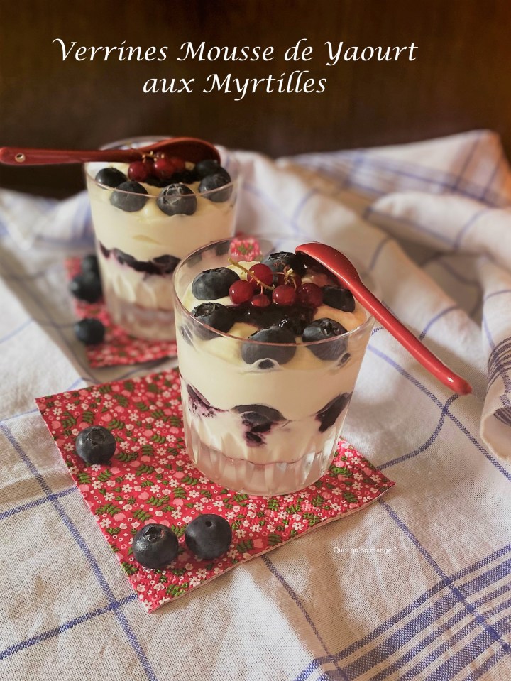 Verrines de yaourt aux myrtilles fraîches et en&nbsp;confiture
