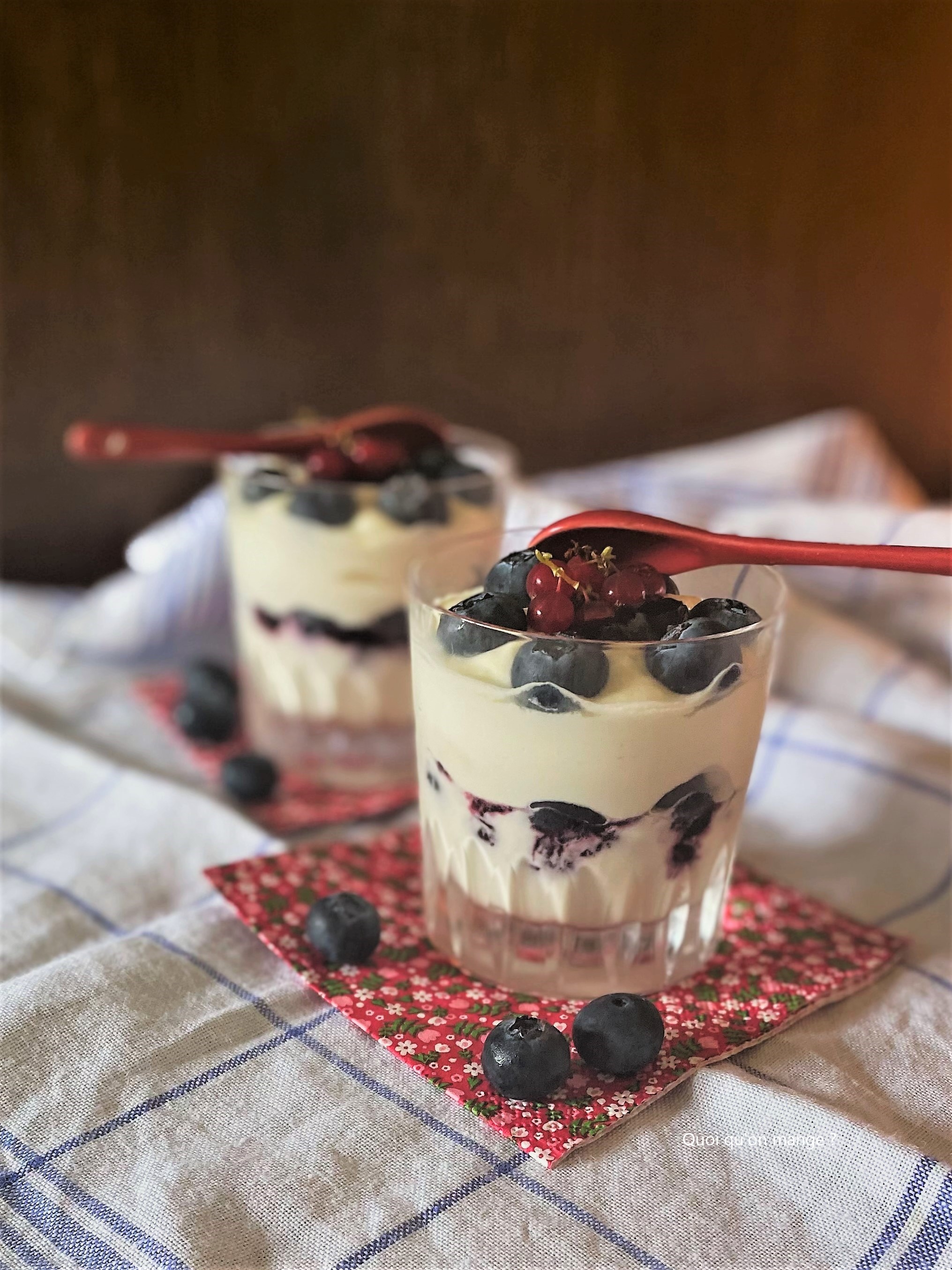 Verrines mousse de yaourt aux myrtilles