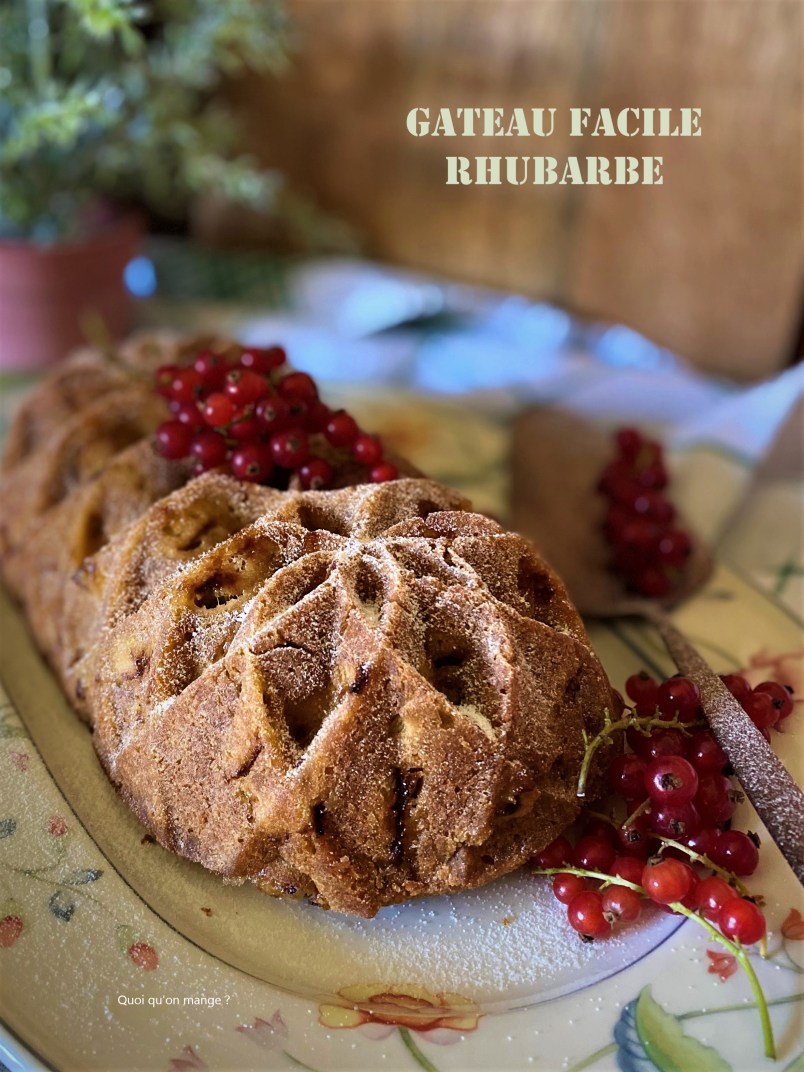 Gâteau facile à la rhubarbe du jardin