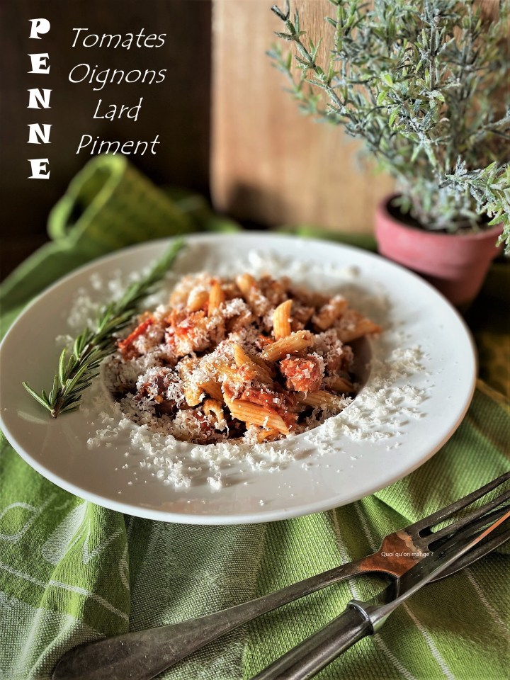 Penne à la tomate, lard, oignon et piment ou Penne Rigate con pomodoro, pancetta, cipolla,&nbsp;peperoncino
