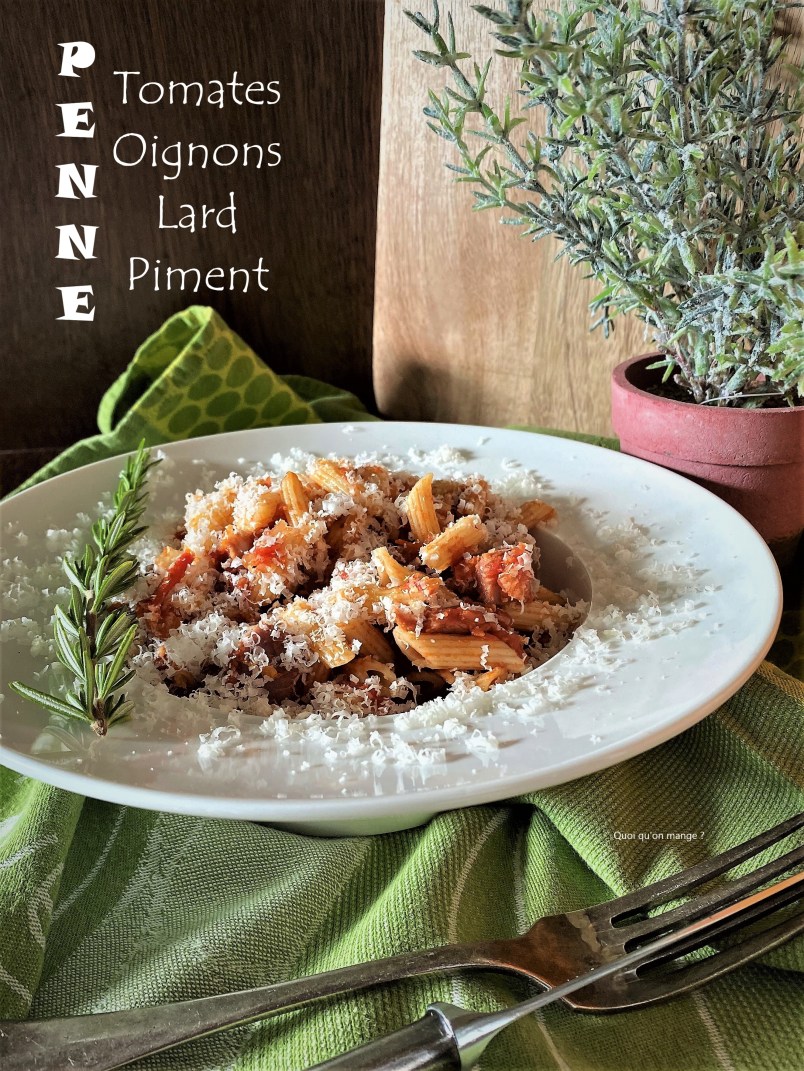 Penne tomates, oignons, lard & piment