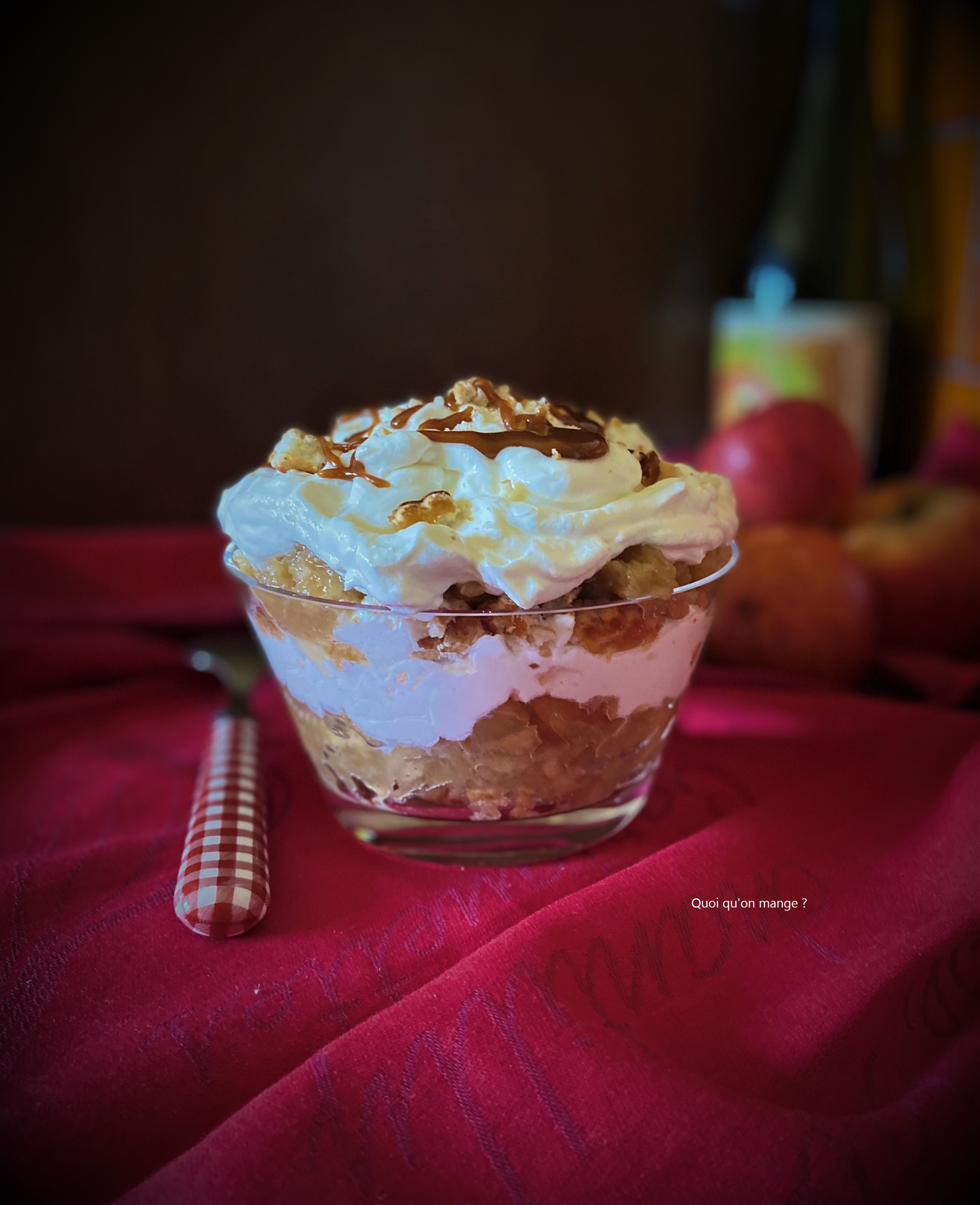 Gâteau sans cuisson pommes au cidre, caramel