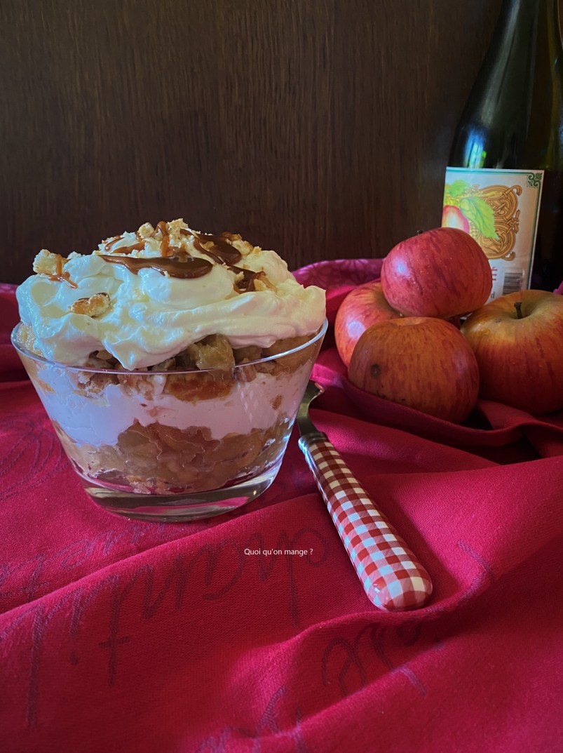 Gâteau sans cuisson pommes au cidre et caramel