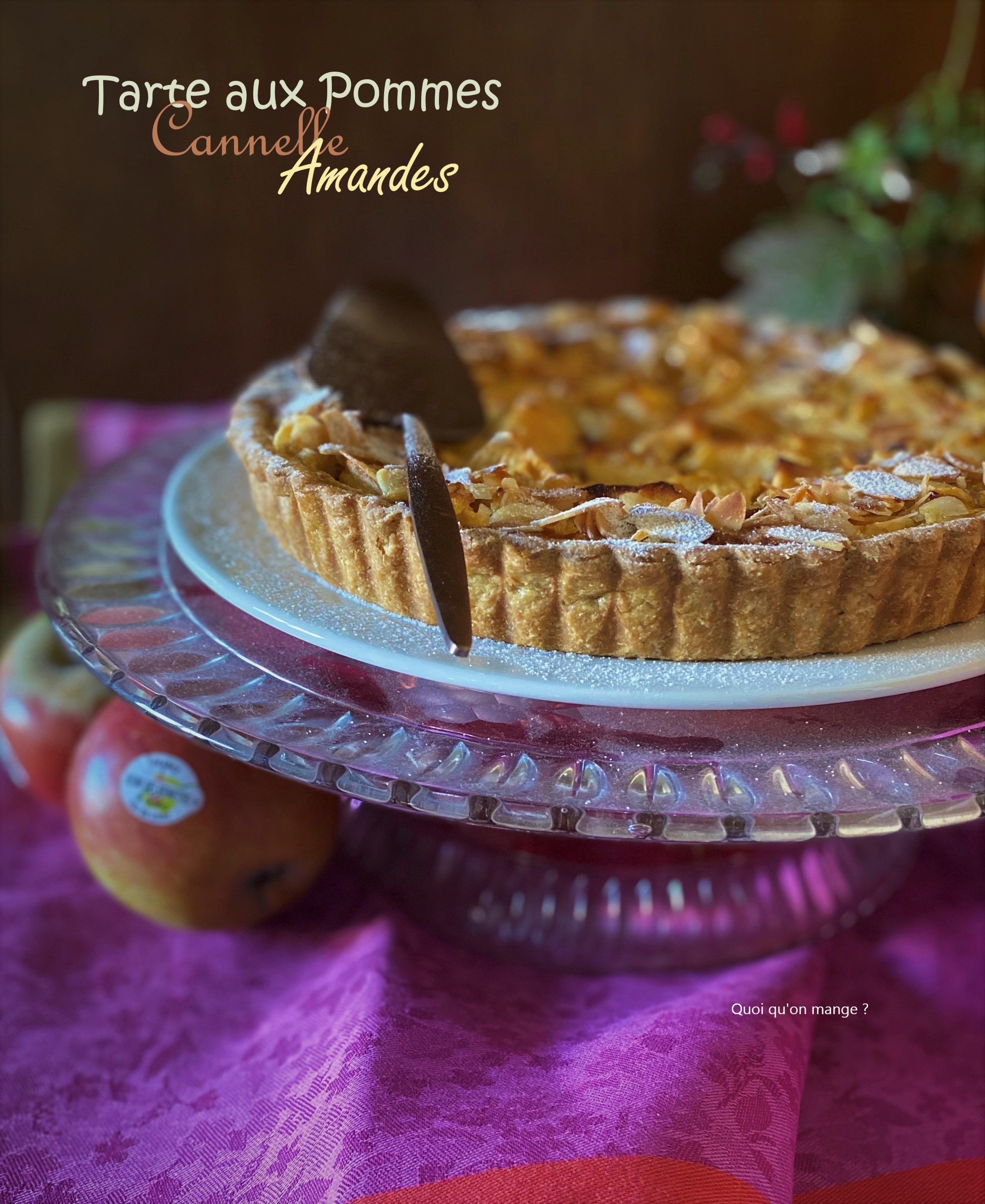 Tarte aux pommes, crème à la cannelle et amandes caramélisées