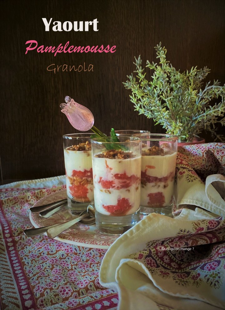 Parfait de yaourt au pamplemousse et au granola&nbsp;maison