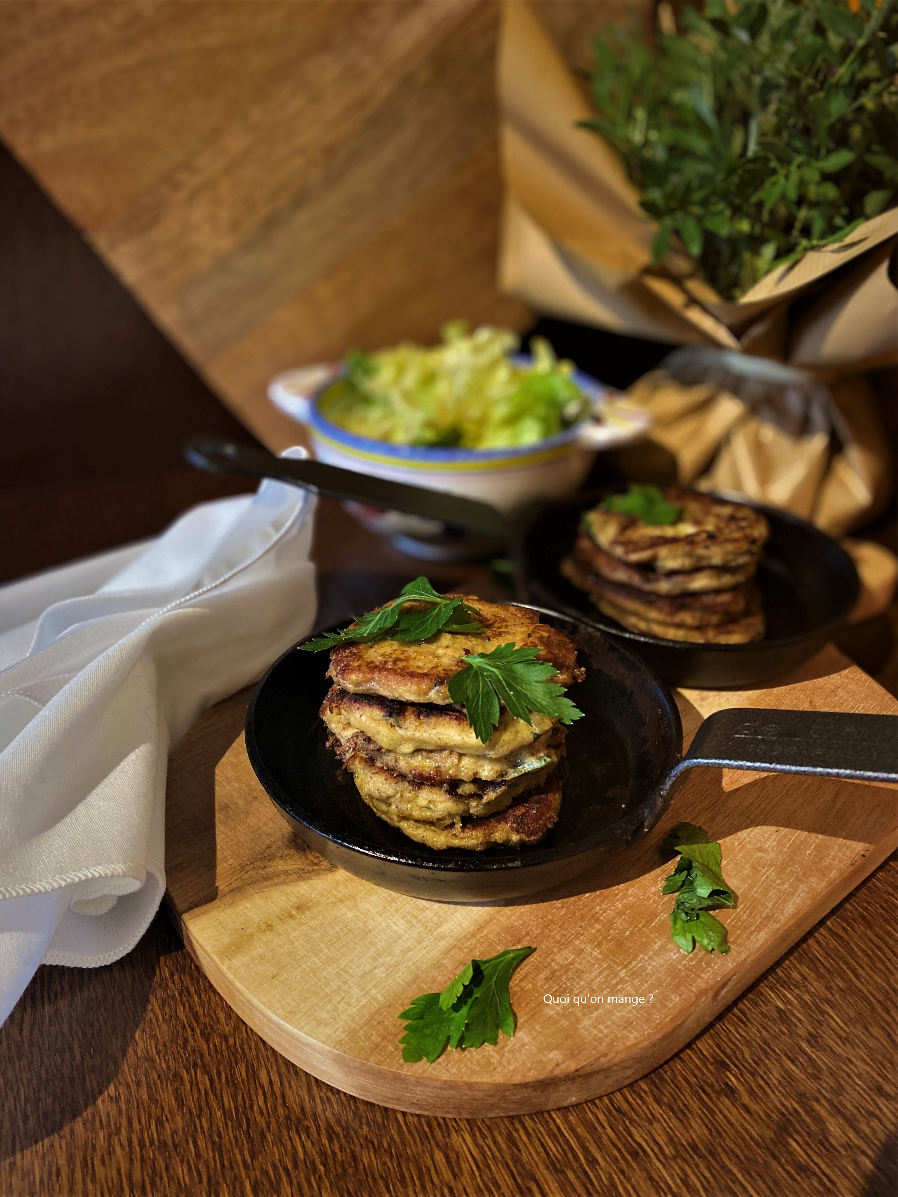 Galettes de pommes de terre, jambon et fromage