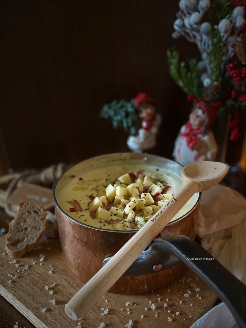 Soupe de pommes de terre au bon goût de tartiflette