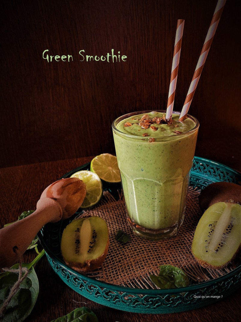 Green Smoothie kiwis, citron vert et pousses d'épinard