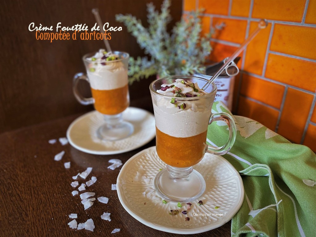 Crème fouettée de coco sur compotée d&rsquo;abricots