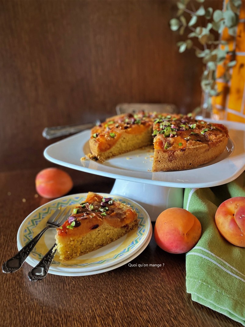 Gâteau renversé aux abricots et pistaches