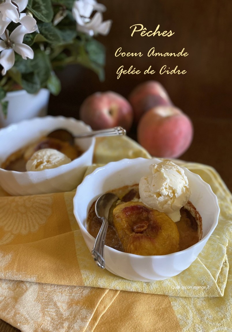 Pêches cœur amande sur gelée de cidre