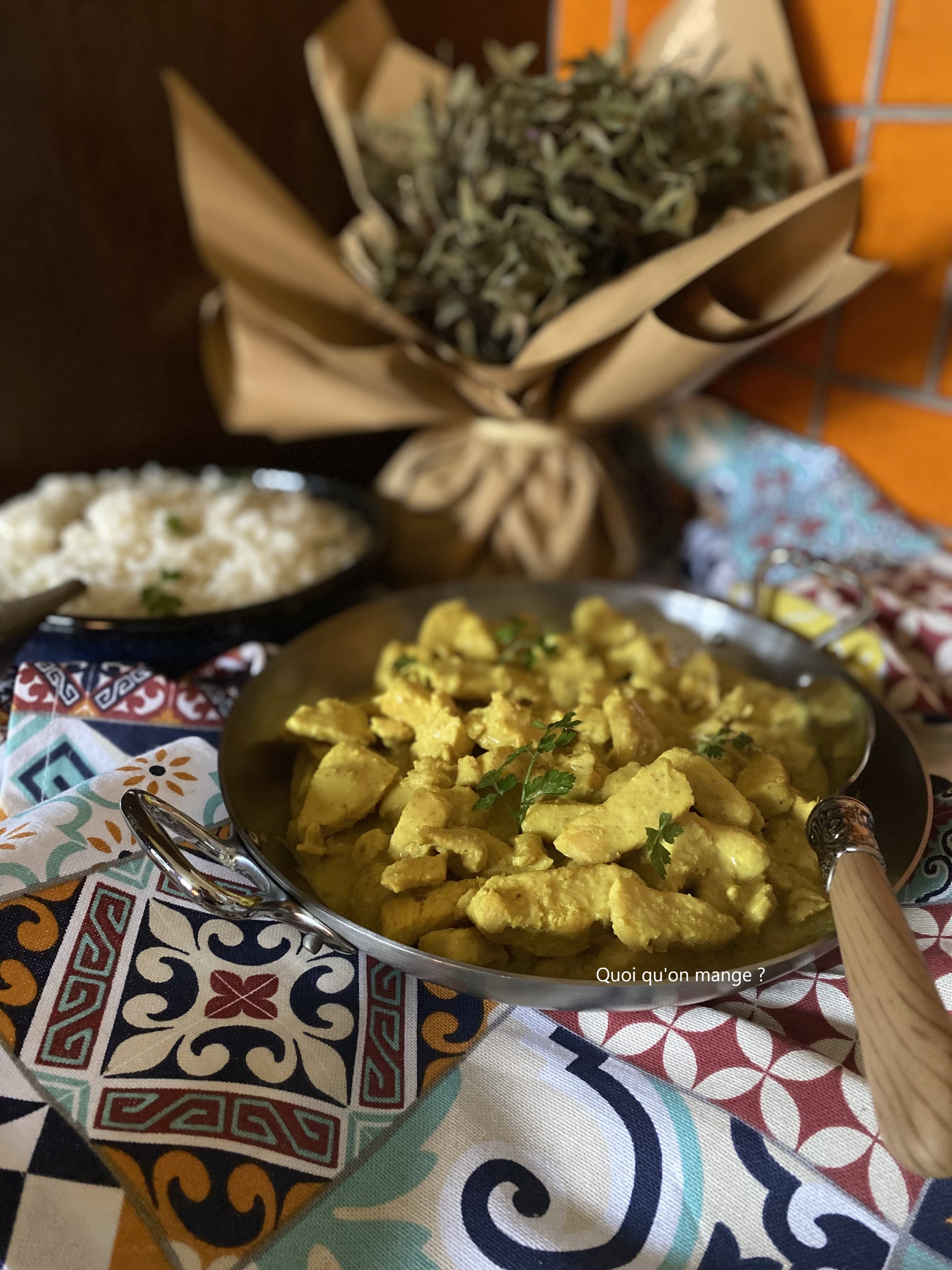 Curry jaune de poulet et lait de coco