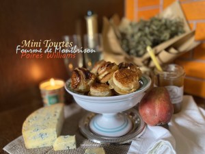 Mini tourtes Ă la Fourme de Montbrison et poire Williams
