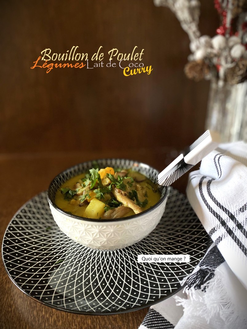 Bouillon de poulet et légumes au lait de coco parfumé au curry