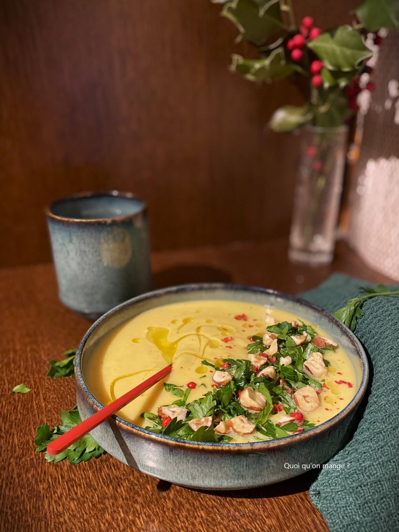 Soupe de chou-fleur crémeuse au cumin et curcuma