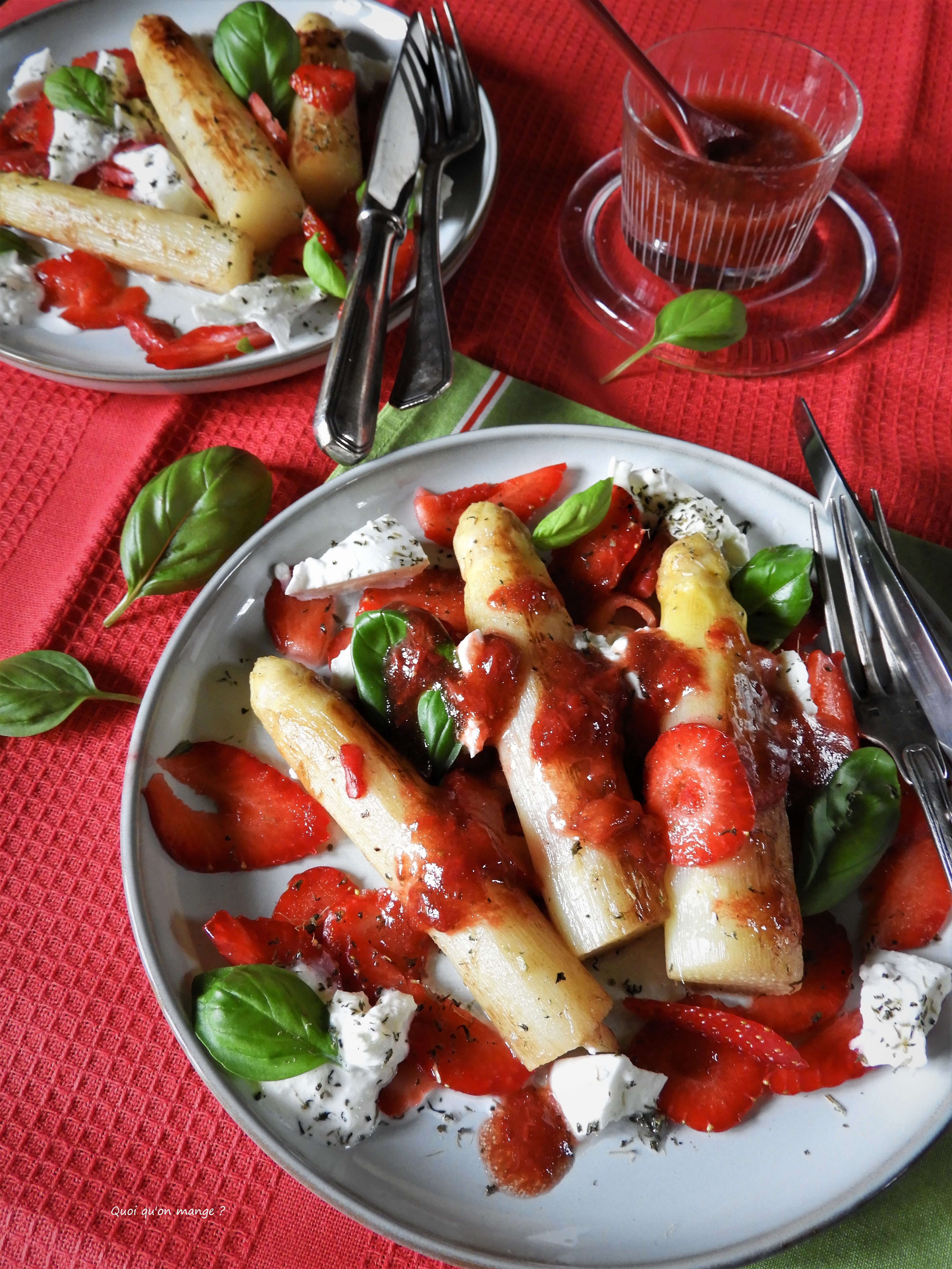 Asperges blanches, Fraises, Mozzarella et Basilic