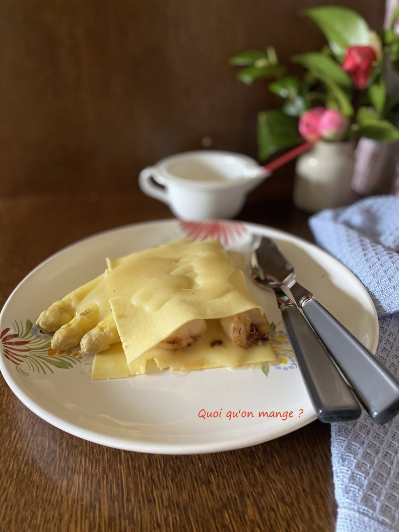 Raviole ouverte aux Asperges Blanches et Noix de St Jacques, Sauce au Citron