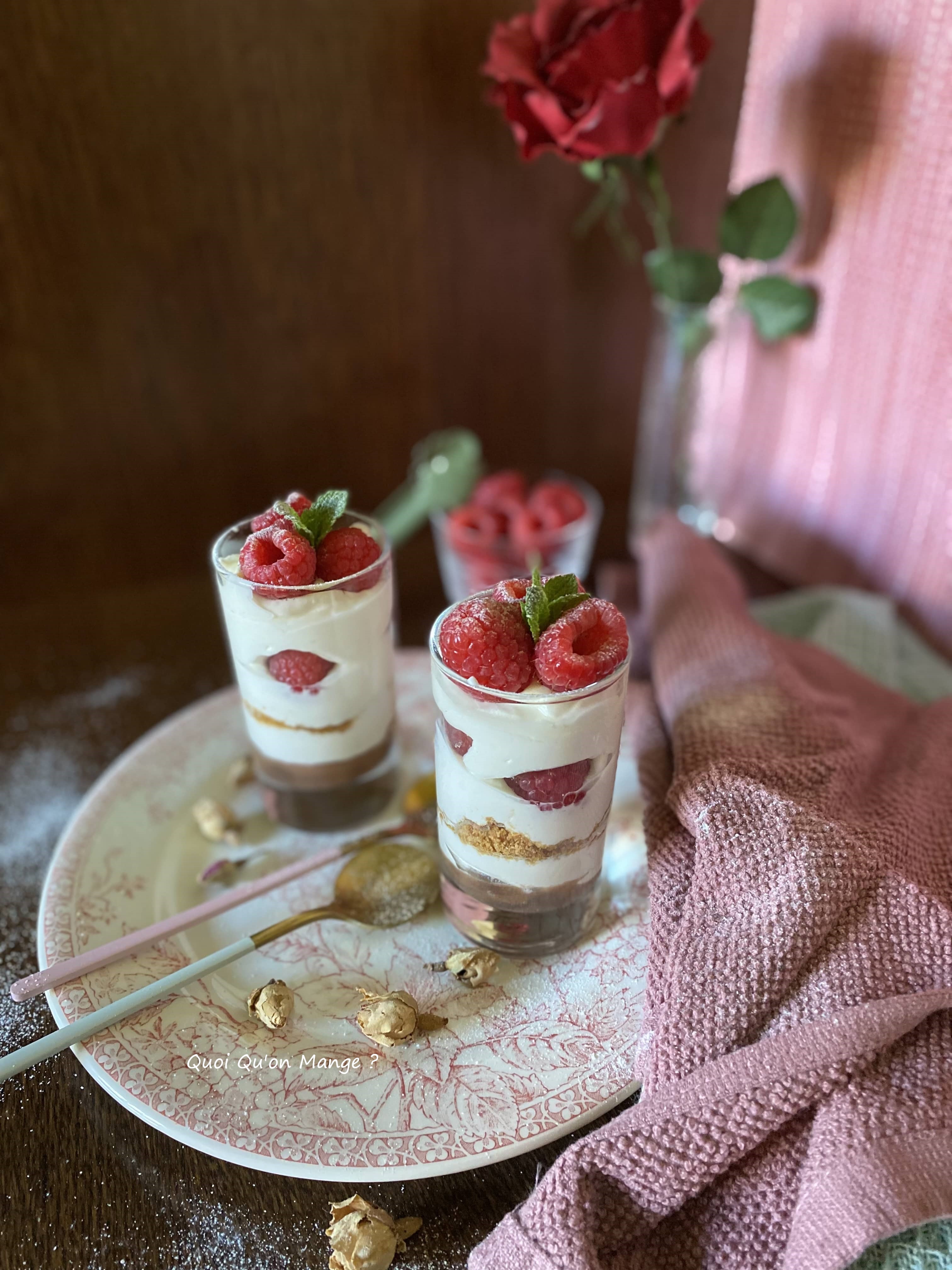 Verrines aux framboises parfumées à la rose