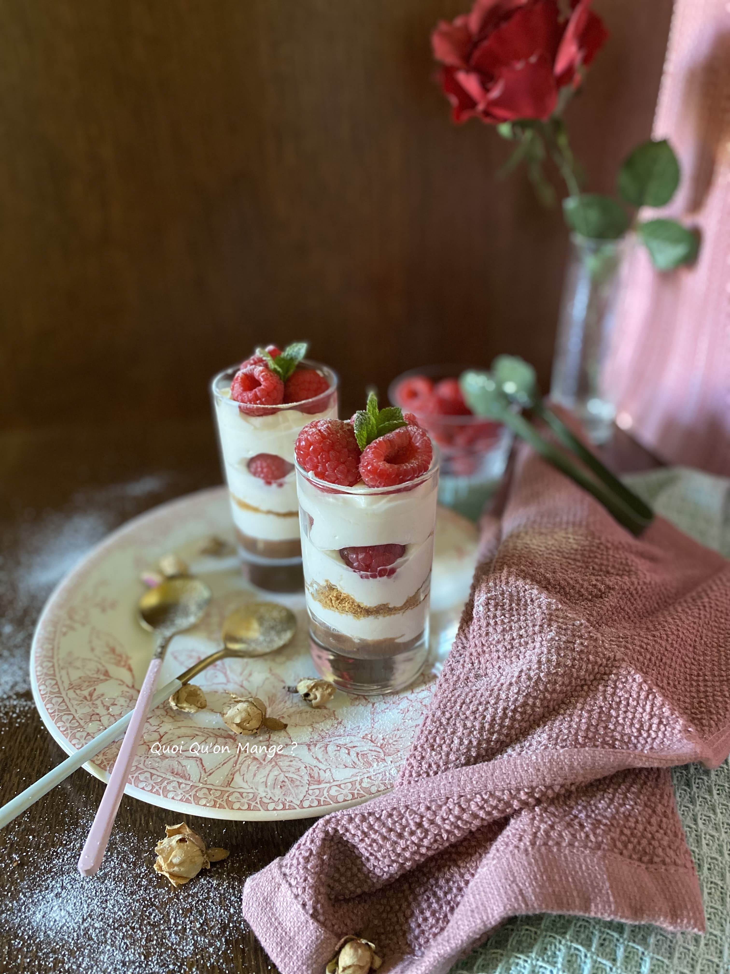 Verrines aux framboises parfumées à la rose
