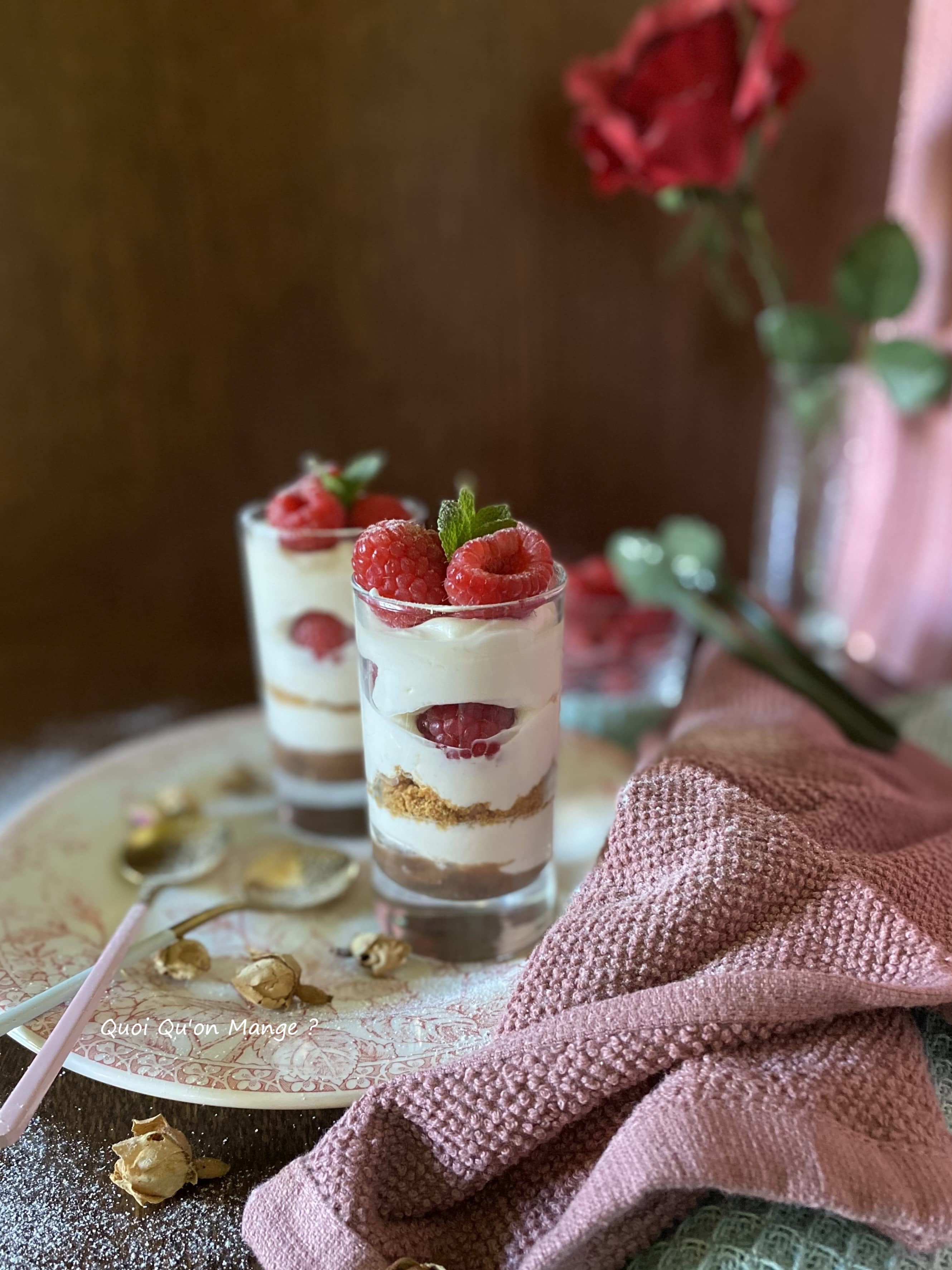 Verrines aux framboises parfumées à la rose