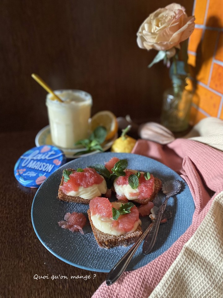 Tartine Pain d'Epices, Crème de Citron, Suprêmes de Pamplemousse
