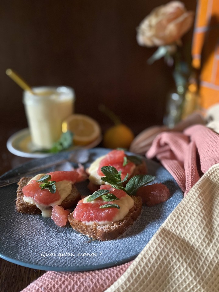 Tartine Pain d'Epices, Crème de Citron, Suprêmes de Pamplemousse