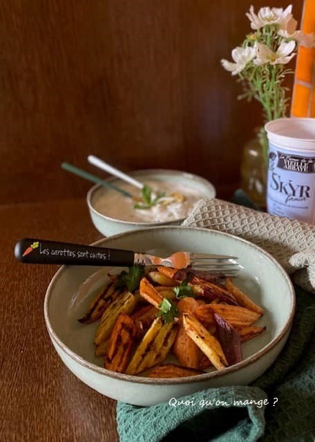 Carottes rôties à l'orange, sauce Skyr au citron & à la menthe