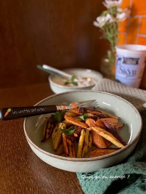Carottes rôties à l'orange, sauce Skyr au citron & à la menthe