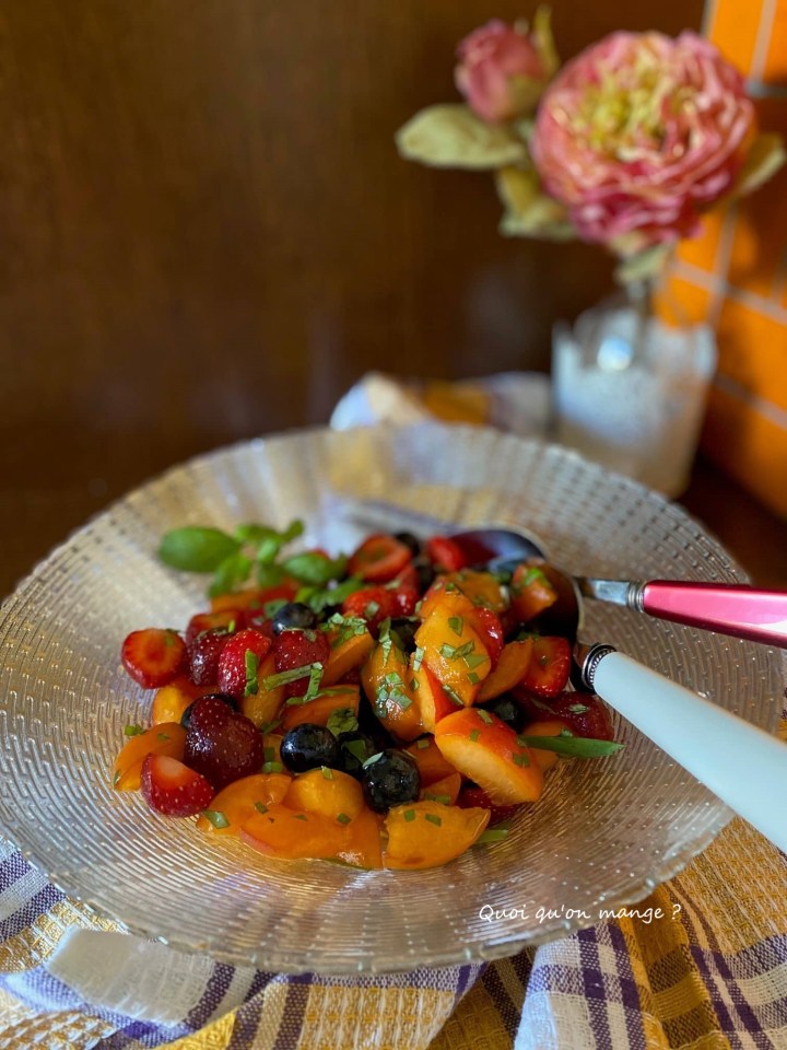 Salade d'Eté : Abricots, Fraises, Myrtilles, Huile d'Olive & Basilic