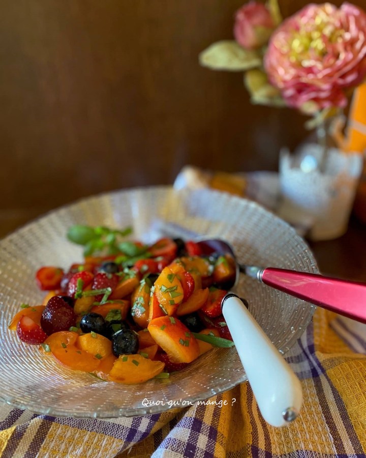 Salade d'Eté : Abricots, Fraises, Myrtilles, Huile d'Olive & Basilic