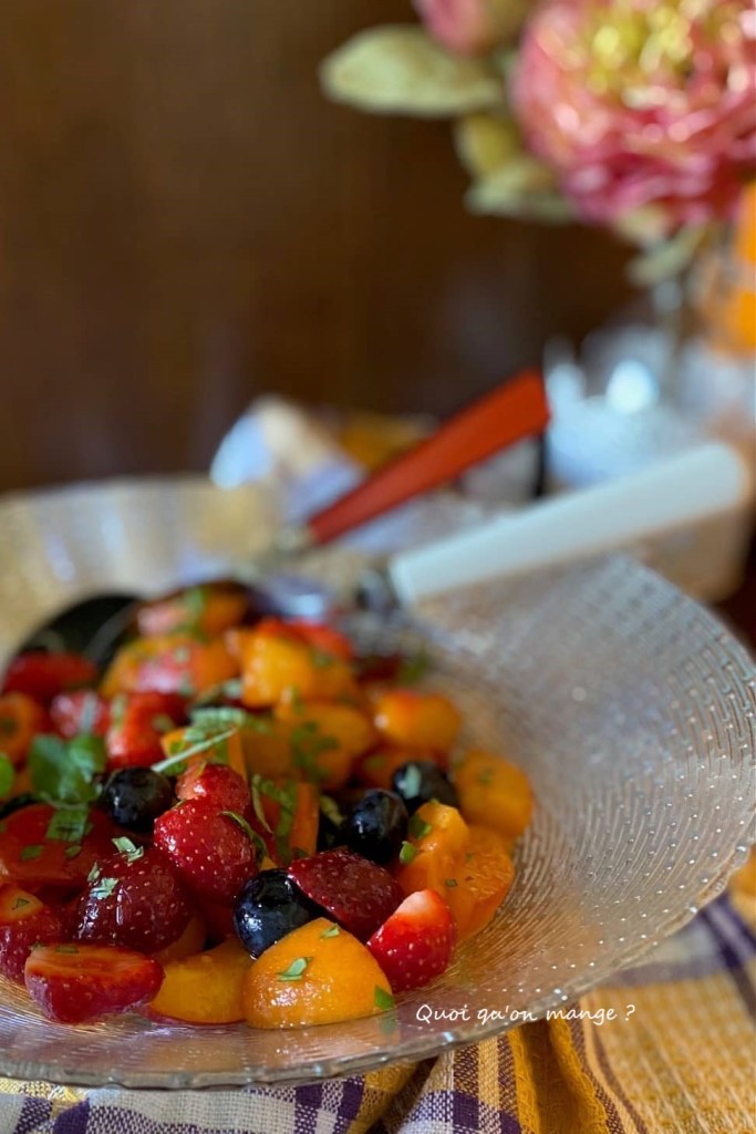 Salade d'Eté : Abricots, Fraises, Myrtilles, Huile d'Olive & Basilic