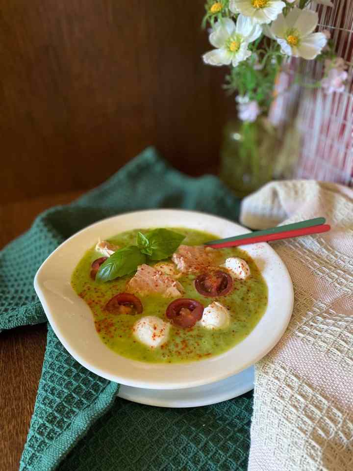 Soupe froide Courgettes Tomates Mozza & Thon