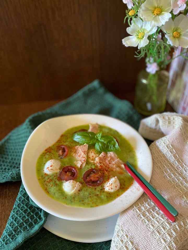 Soupe froide Courgettes Tomates Mozza & Thon