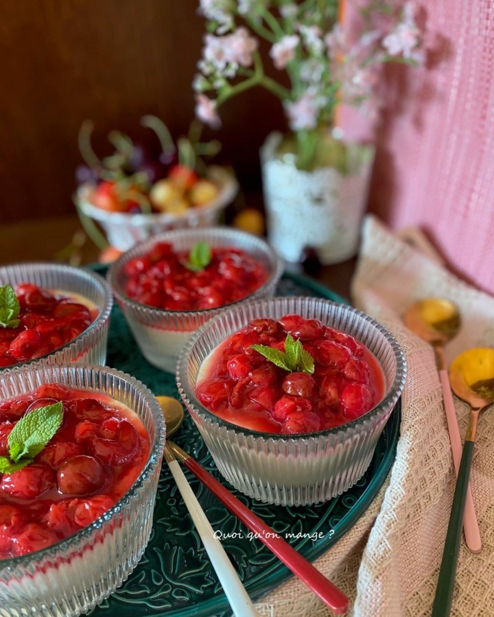 Compotée de Cerises / griottes de Montmorency sur Mousse de Rhubarbe