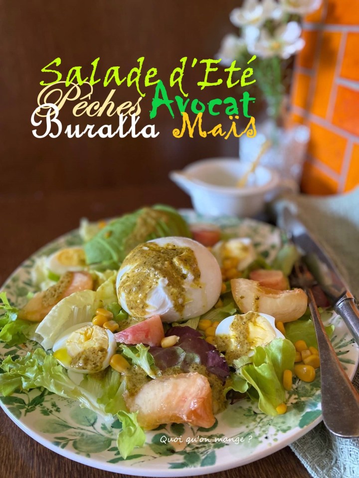 Salade d&rsquo;Eté aux Pêches et à l&rsquo;Avocat avec de la Burrata et du Maïs aussi – Une salade fraîche, colorée et&nbsp;gourmande