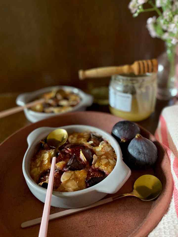 Figues Fraîches sur Crème d'Amandes