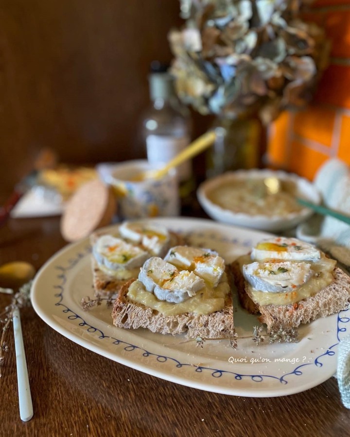 Tartine Rhubarbe au Thym & Fromage de Chèvre
