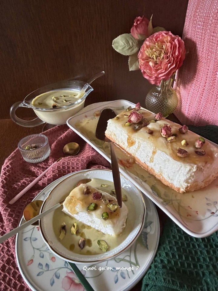 Comme un Gâteau Neige l'Ile Flottante Coulis Pistache