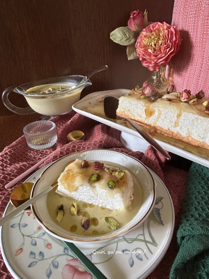 Comme un Gâteau Neige l'Ile Flottante Coulis Pistache