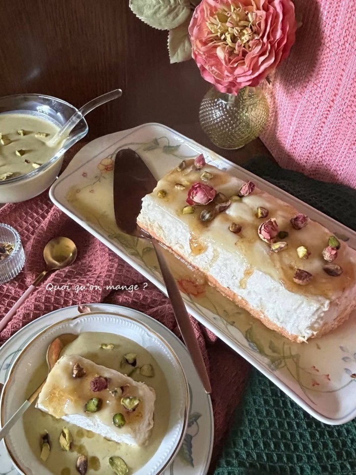 Comme un Gâteau Neige l'Ile Flottante Coulis Pistache