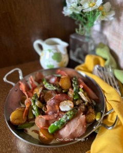 PoĂŞlĂ©e Pommes de Terre de Noirmoutier – Asperges Vertes & Bacon grillĂ© | Sauce au Camembert
